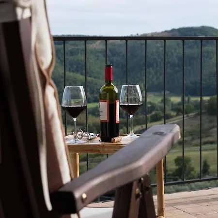 Il Terrazzo Sulla Valle Con Piscina Hébergement de vacances
